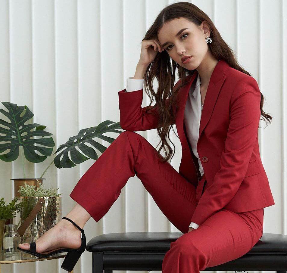 CUSTOM SUITS FOR WOMEN: TAILORED ELEGANCE MADE JUST FOR YOU