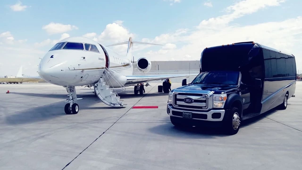 Luxury Rides with VIP Miami Limo Service for Airport &amp; Events