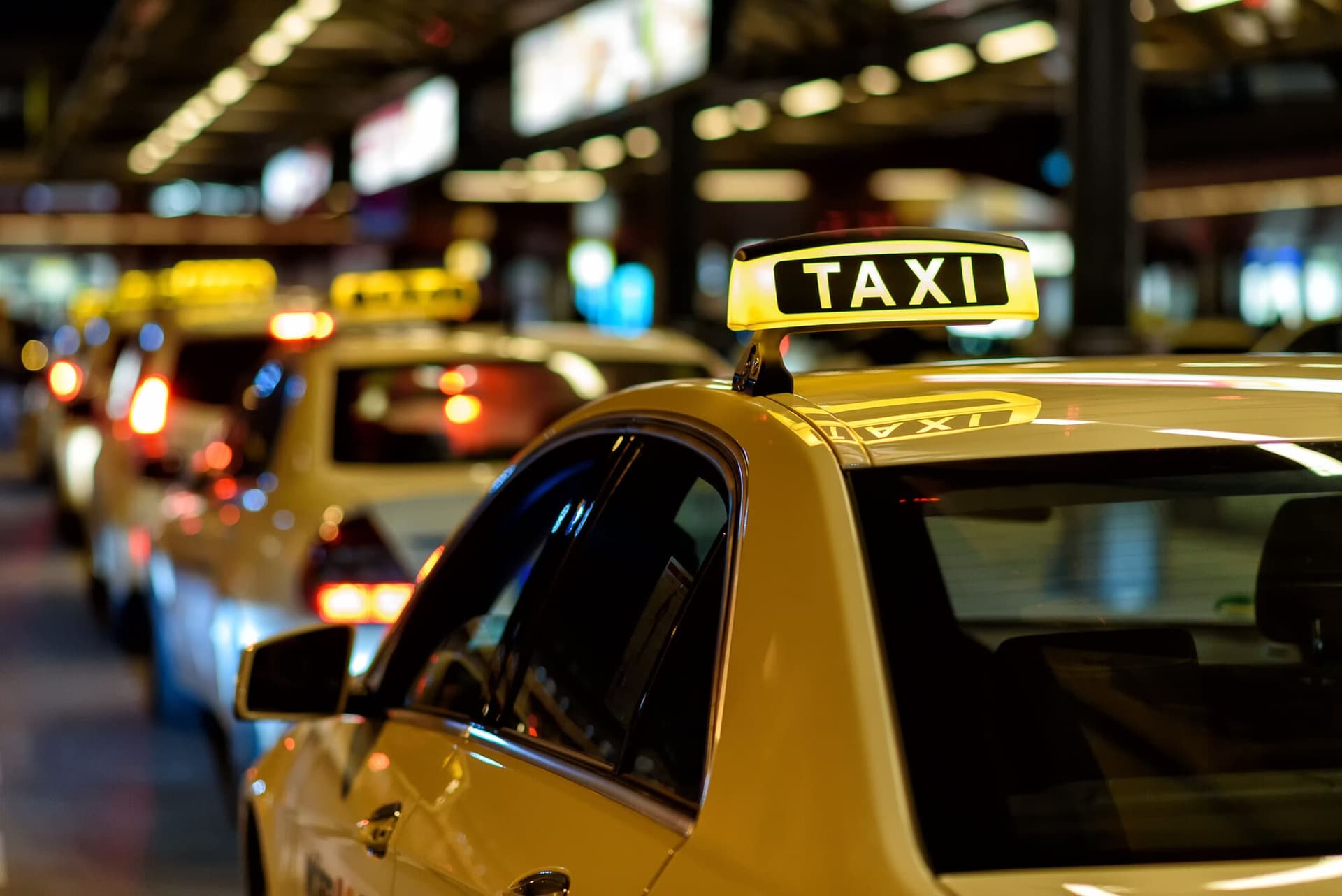 Book a Professional Taxi in Weybridge Today