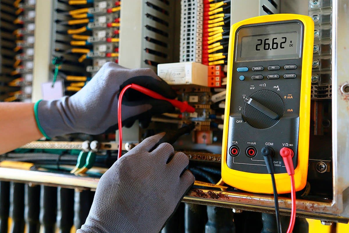 Why Lighting Service Maintenance Is Essential for Commercial Buildings