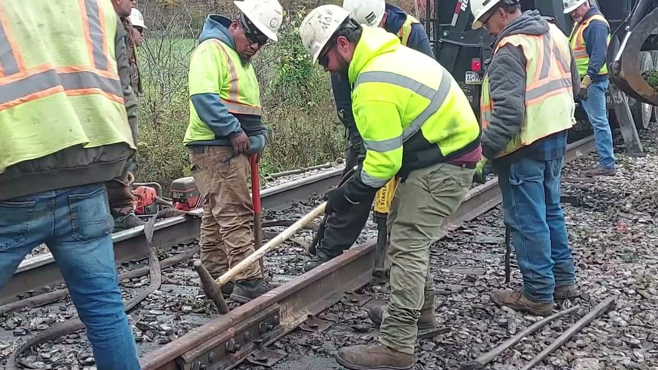 Rail Contractor Canada | Universal Rail Systems