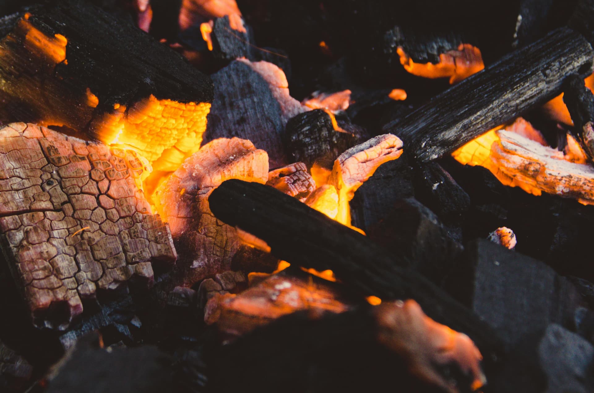 Premium Charcoal for Efficient and Clean Burning