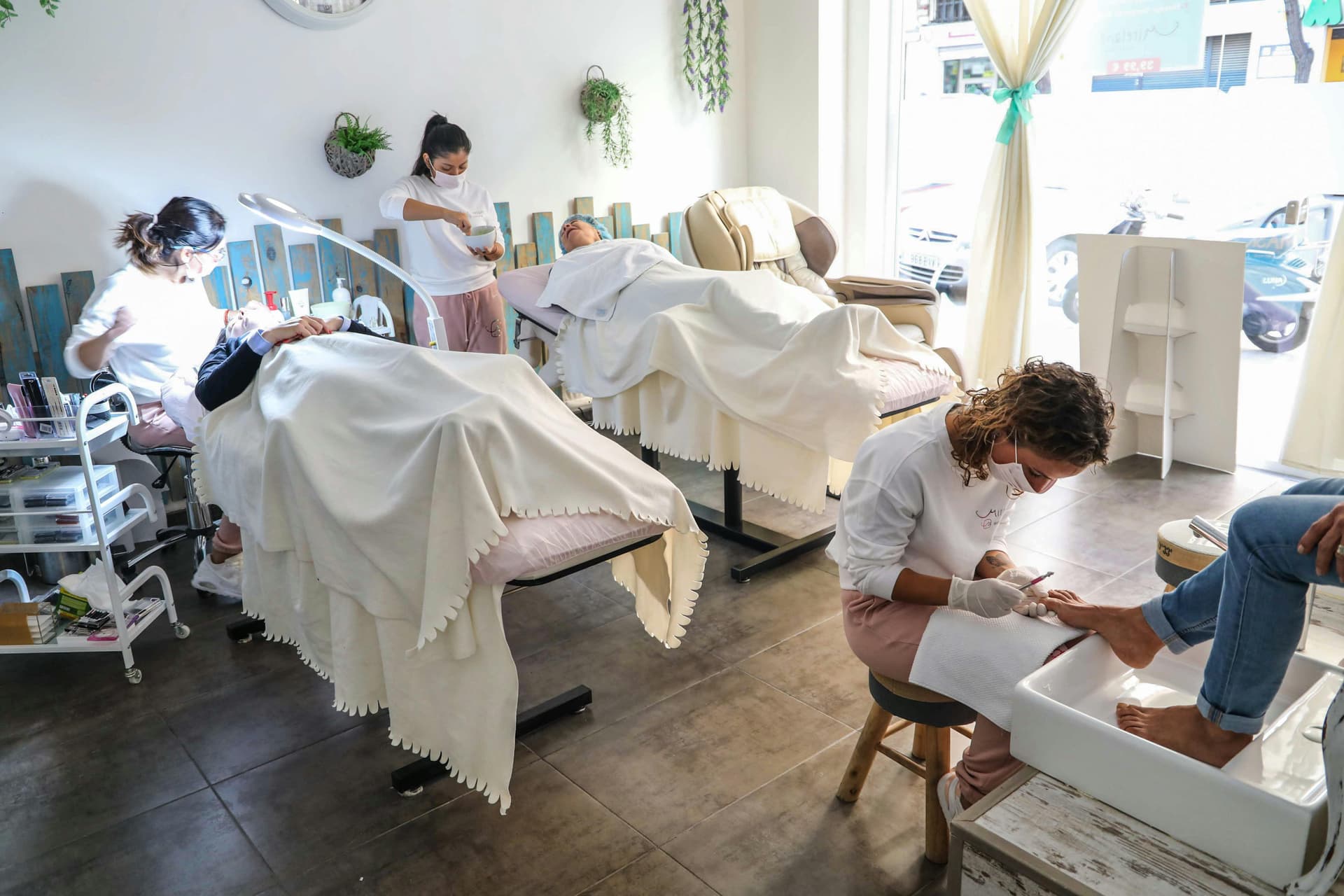 Waxing Near Me – Smooth, Comfortable, and Professional Hair Removal Acne treattreatment