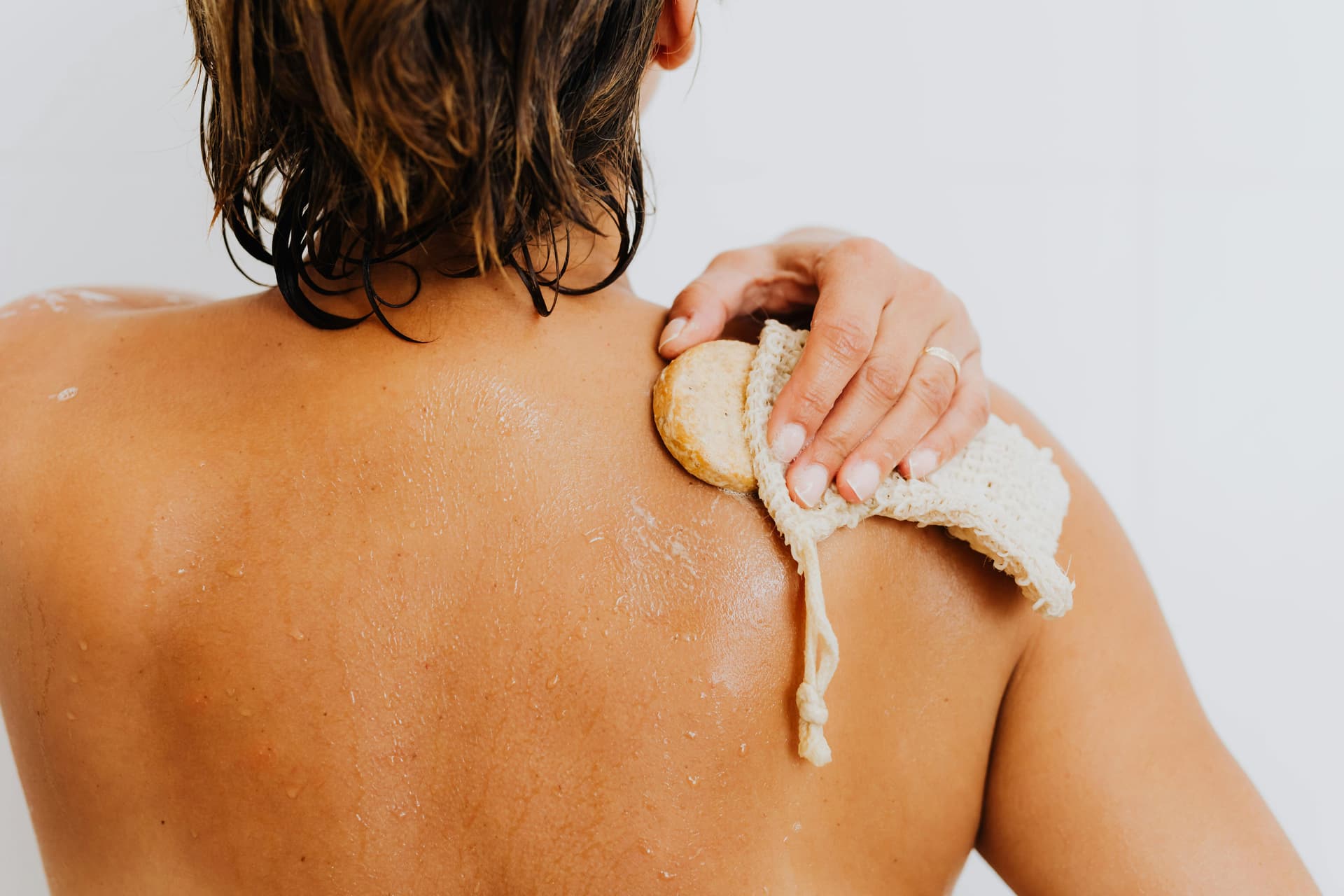 How to Clean a Loofah Naturally for Long-Lasting Use