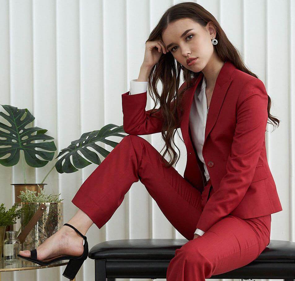 CUSTOM SUITS FOR WOMEN: TAILORED ELEGANCE MADE JUST FOR YOU