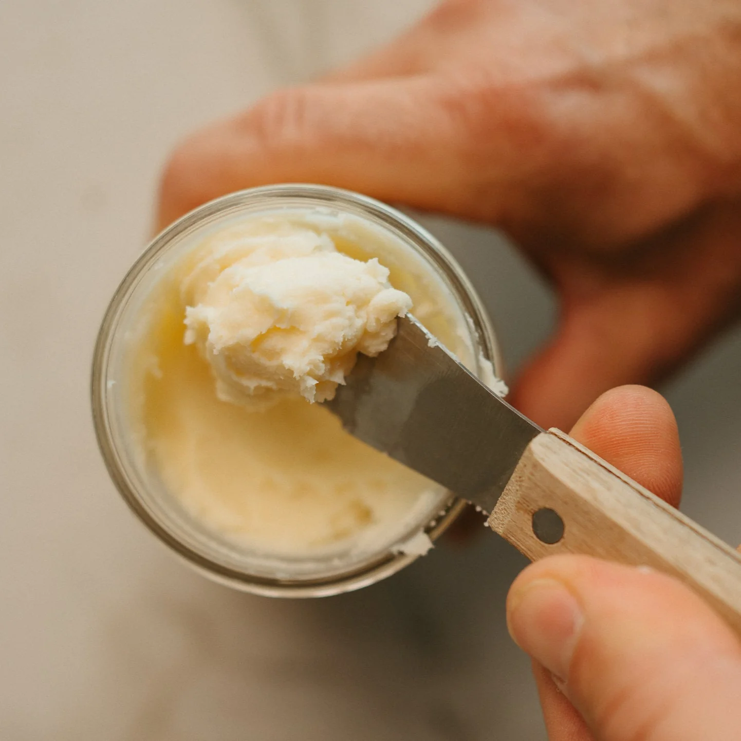 Bienfaits du Grass fed beef tallow pour une peau nourrie et éclatante