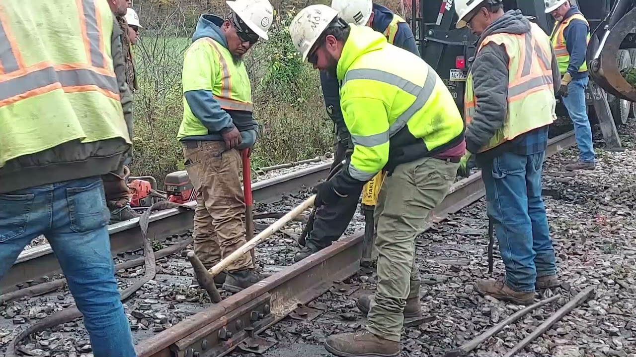 Rail Contractor Canada | Universal Rail Systems