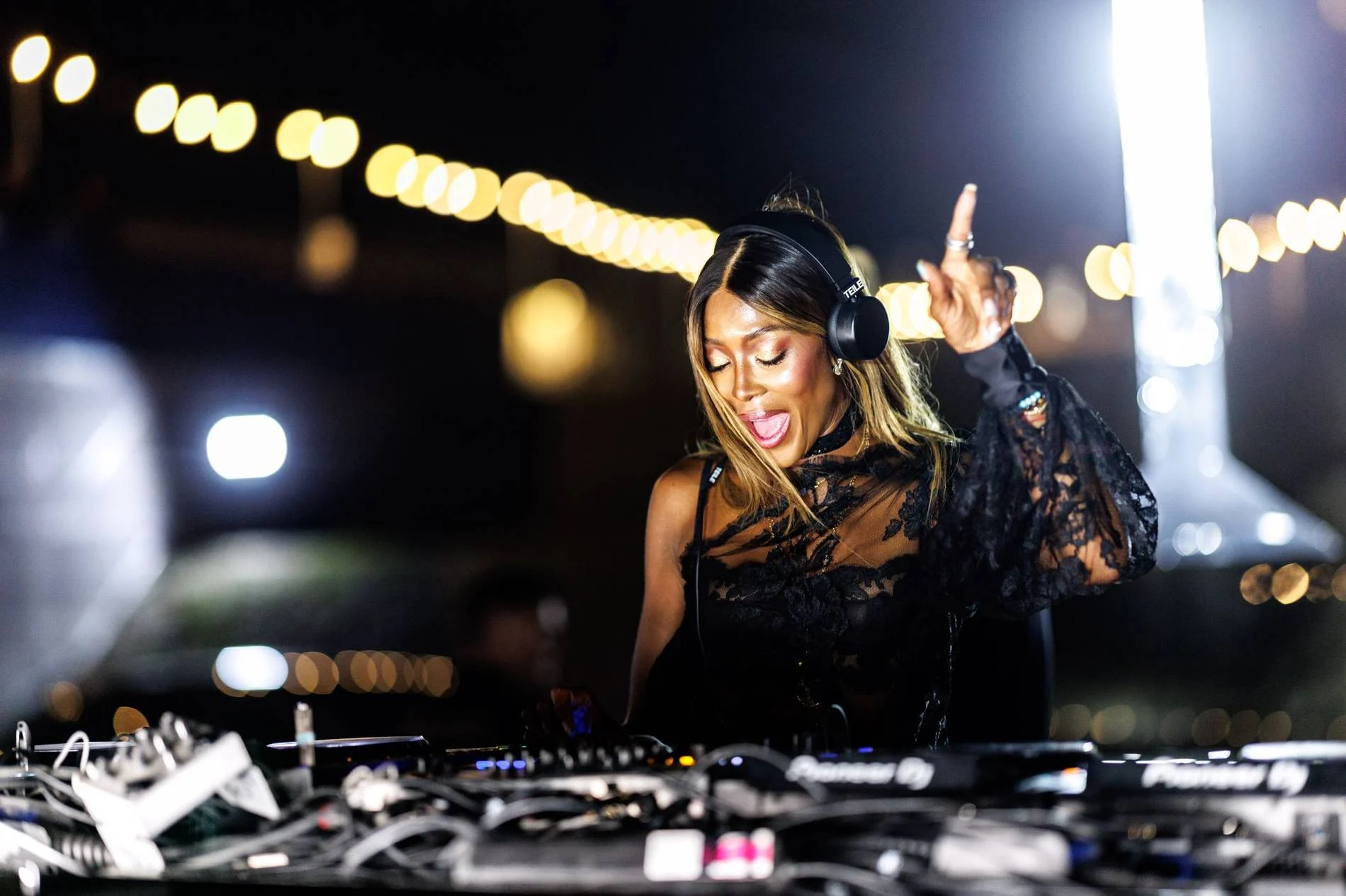 DJ München für Hochzeiten, Firmenfeiern &amp; Partys – 5***** Bewertung und 100% Weiterempfehlung für dein Event 2026