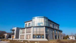 Formlarınızı akıllandırmak için modern bir ofis ortamında çalışan insanlar.