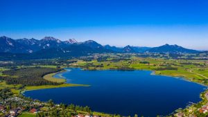 bade-saison-im-allgaeu-das-sind-die-fuenf-groessten-badeseen